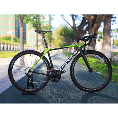 Bicicleta de carretera de aleación de aluminio de 22 velocidades R7020 700C Bicicleta para hombres ligera y avanzada
