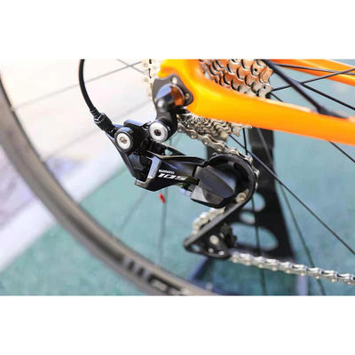 Bicicleta de carretera de aleación de aluminio de 22 velocidades R7020 700C Bicicleta para hombres ligera y avanzada