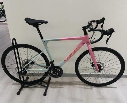 Bicicleta de carretera de soldadura de fibra de carbono 700C 2 * 9s 1 * 9s AL Marco Buena forma AL Hub Y 10kg