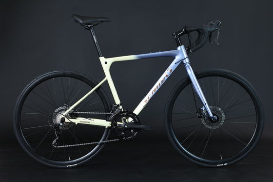 Bicicleta de carretera de soldadura de fibra de carbono 700C 2 * 9s 1 * 9s AL Marco Buena forma AL Hub Y 10kg