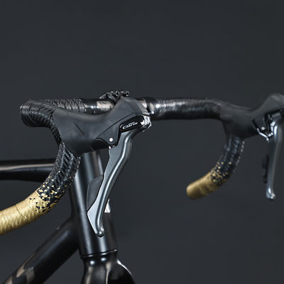 Pedal ordinario a través del eje 700 * 40C frenos de disco hidráulico bicicleta de grava con cables ocultos