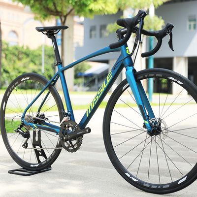 700C Bicicleta de carretera de marco duro de 18 velocidades Material del marco de aleación de aluminio 10,5 kg Peso