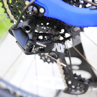 Bicicleta de montaña ligera de 29 pulgadas con tenedor delantero de fibra de carbono y cadena YBN S12S