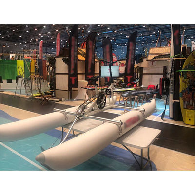 Equipo para deportes al aire libre Triciclo acuático Bicicleta inflable para hotel resort