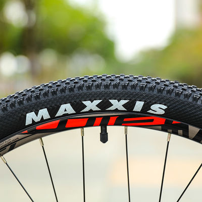 Bicicleta de montaña de fibra de carbono de 29 pulgadas MTB para bicicletas para adultos Marco duradero y cambiador SRAM