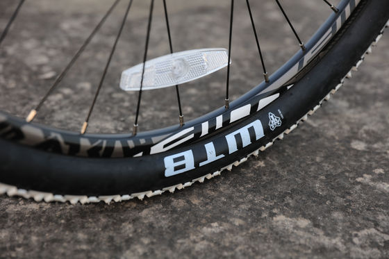 Bloqueo de hidráulico tenedor 3 Spoke Mountain Bike MTB para 27.5 pulgadas de aluminio de aleación de bicicleta