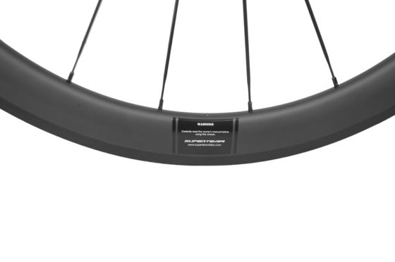 El conjunto de ruedas de fibra de carbono de Superteam es la actualización perfecta para las llantas abiertas de la bicicleta y el freno V