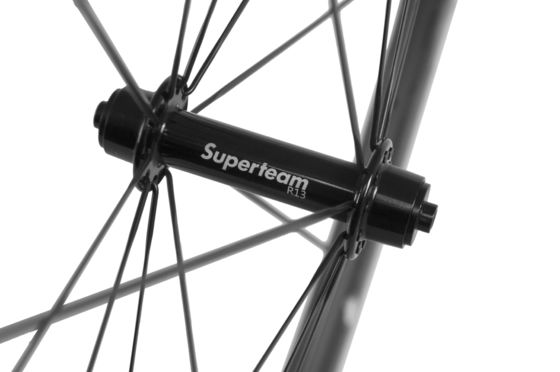 El conjunto de ruedas de fibra de carbono de Superteam es la actualización perfecta para las llantas abiertas de la bicicleta y el freno V