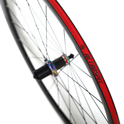 Retrospecto 700c Wheel Set en negro con cuerpo de carbono RS Hub y agujeros Galaxy Color 24/24