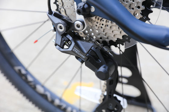 Bicicleta de montaña ajustable para adultos 13.9kg Peso de la bicicleta Frente y freno de disco trasero