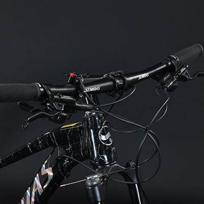 Speed Mountain Bike con manillar de aluminio y sistema de frenado hidráulico Shimano